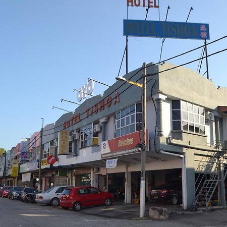 Oyo 89737 Hotel Tishoa Kampong Batu Tiga Extérieur photo
