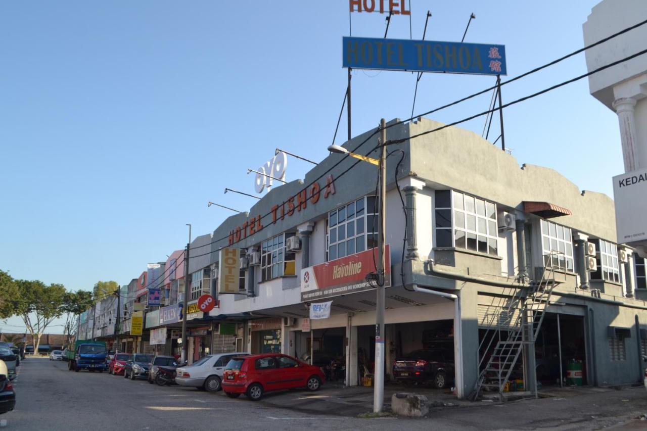 Oyo 89737 Hotel Tishoa Kampong Batu Tiga Extérieur photo